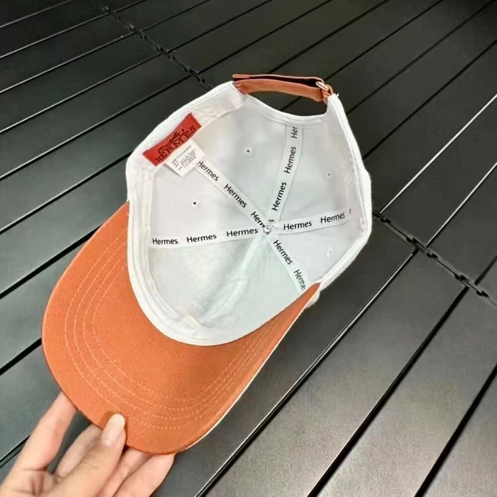 Hermès  White Cotton Baseball Cap with Equestrian Motif - Picture 3 of 4
